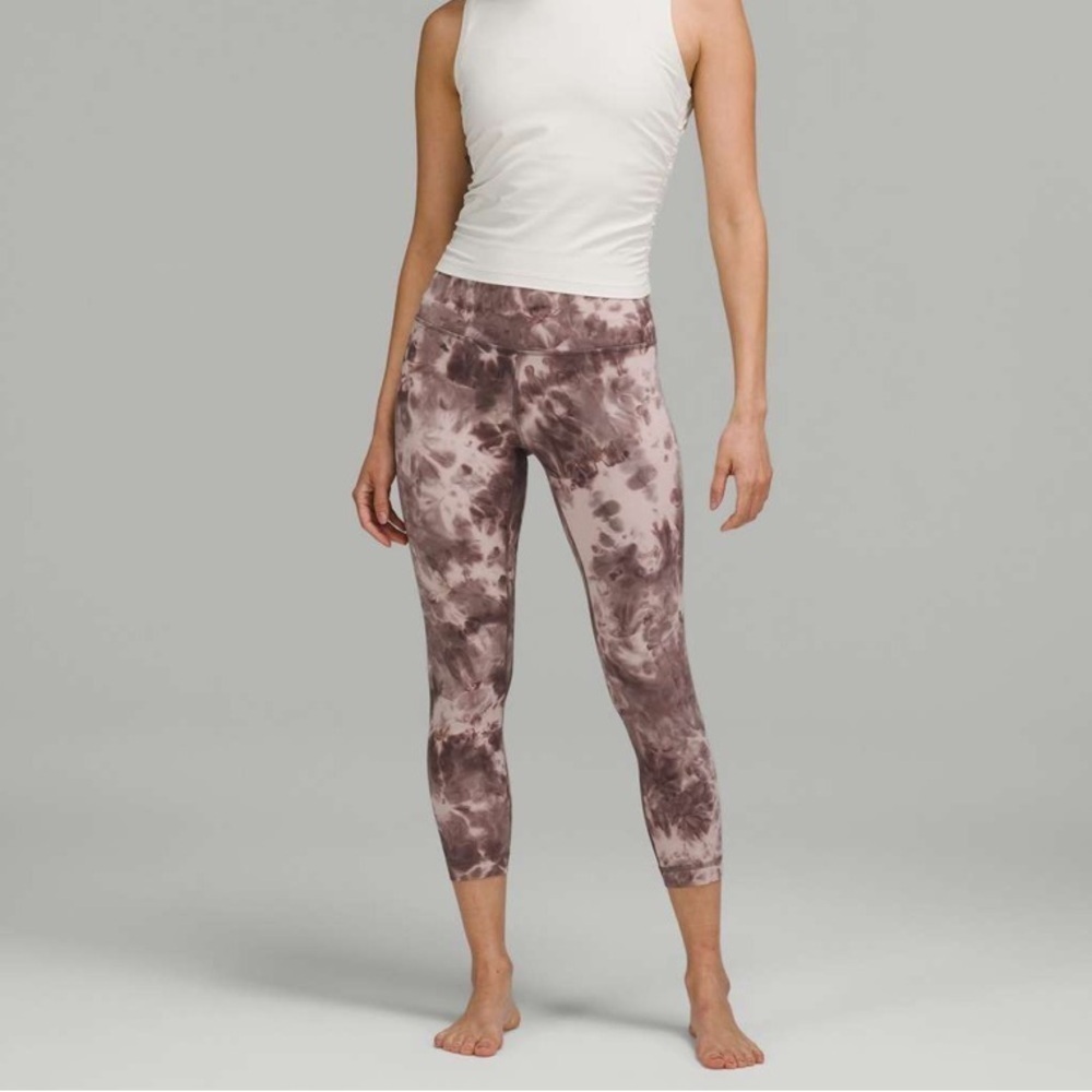 Lululemon Align High Rise Crop Leggings in Diamond Dye Mink Bery 23”
Size 6